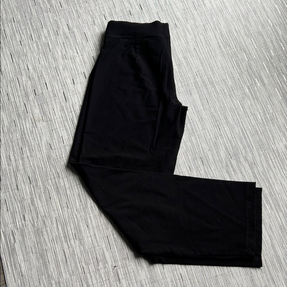 Eileen Fisher Women’s Classic Black Straight Pant - Picture 3 of 3